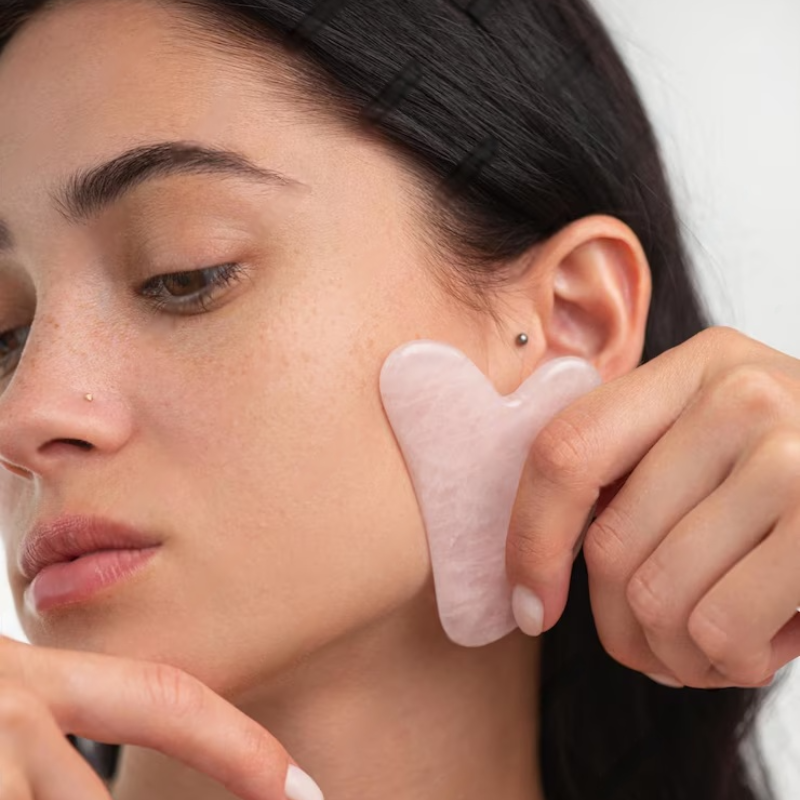 Rouleau Visage & Gua Sha en Quartz Rose – Rituel Massage